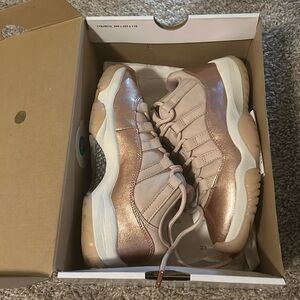 women’s jordan 11s lows size 5